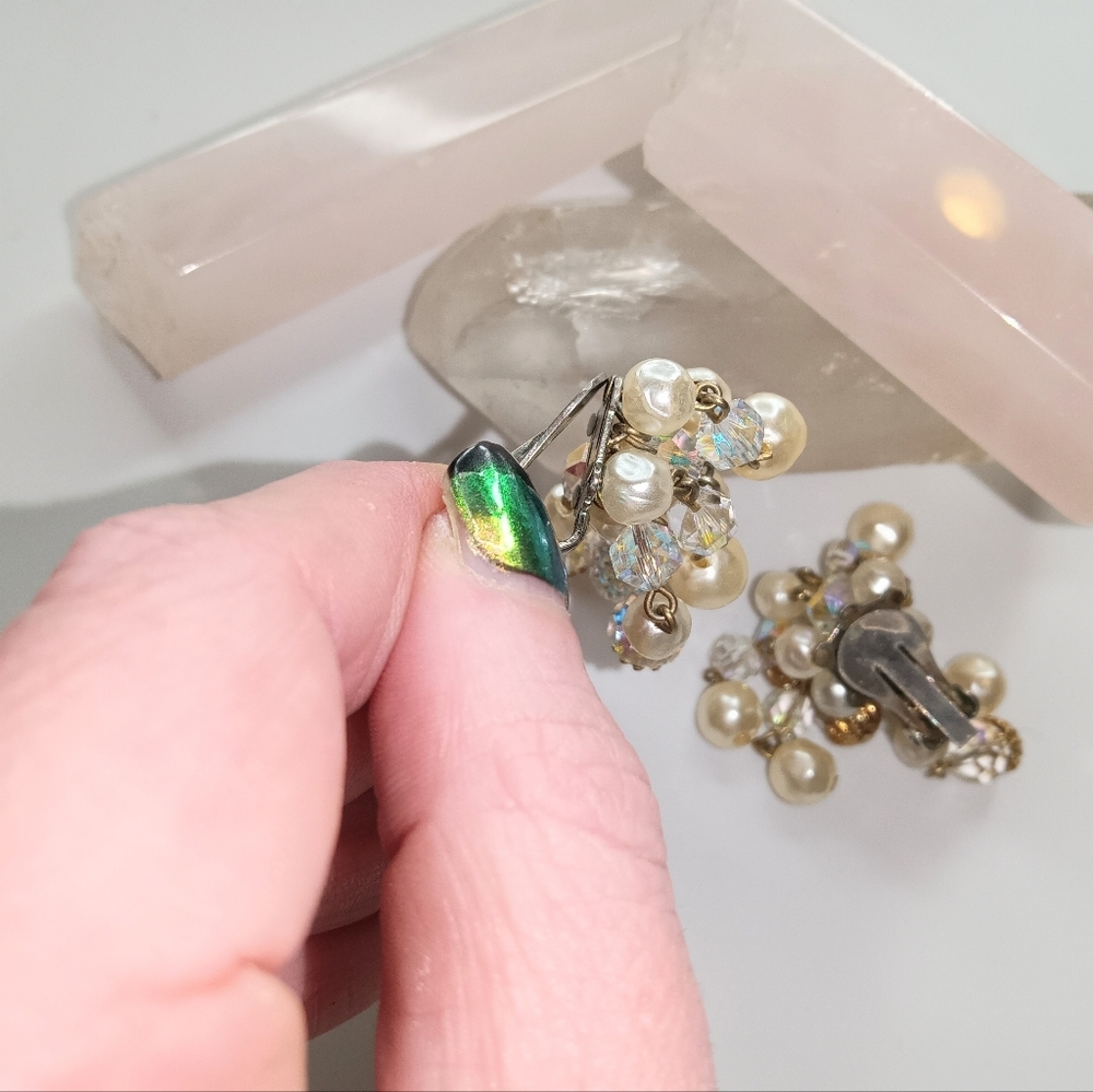 VINTAGE MCM Retro Aurora Borealis Pearl Bead Spray 2" Clip On Earrings - Picture 6 of 6